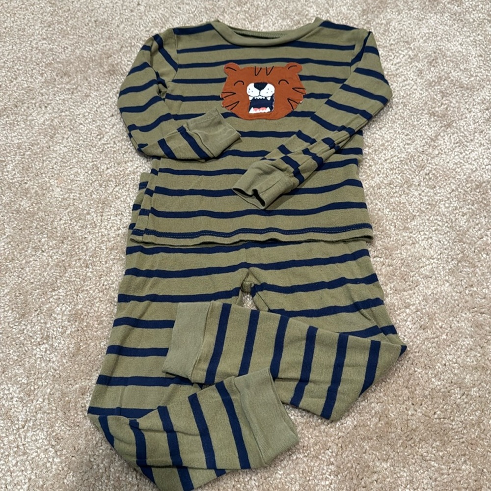 4T Pajama sets